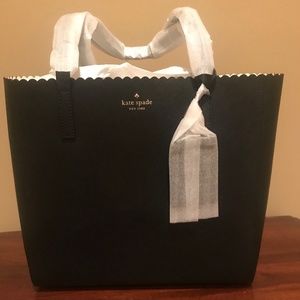 KATE SPADE Cape Drive Hallie Tote in Black